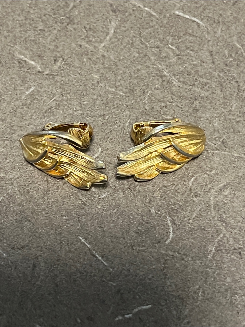 Vtg Gold-Tone Wing Clip-On Earrings - 1” - Picture 2 of 4